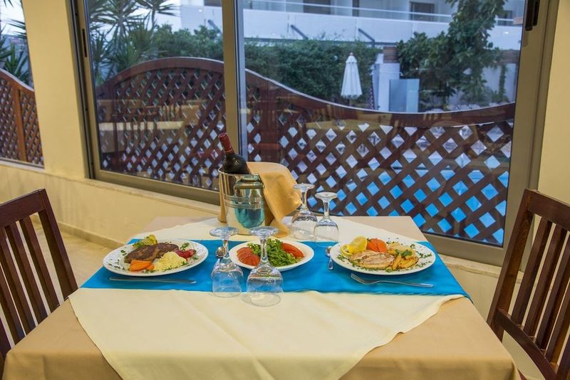 Manousos City Hotel - Image 8