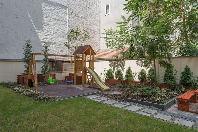 Corvin Plaza Apartments - Suites - Image 2
