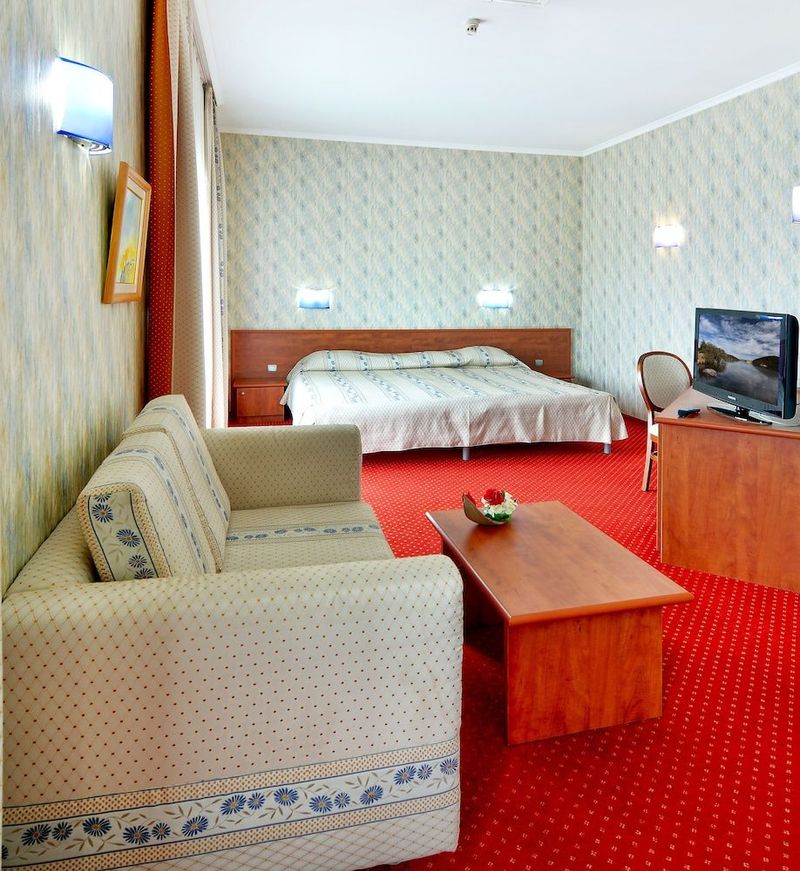 Aqua Hotel Varna - Image 9