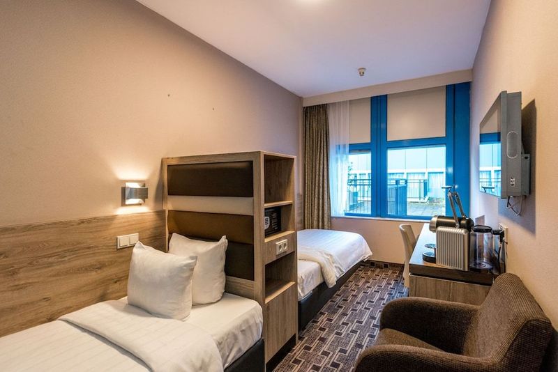 XO Hotels Blue Square - Image 10