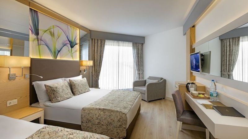 Glamour Resort & Spa - Image 3