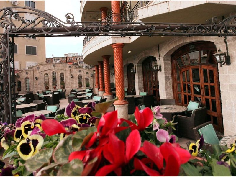 Dinasty Hotel - Image 8