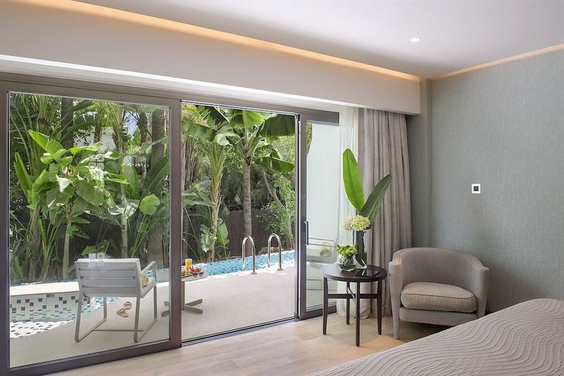 Four Seasons Hotel - Image 10