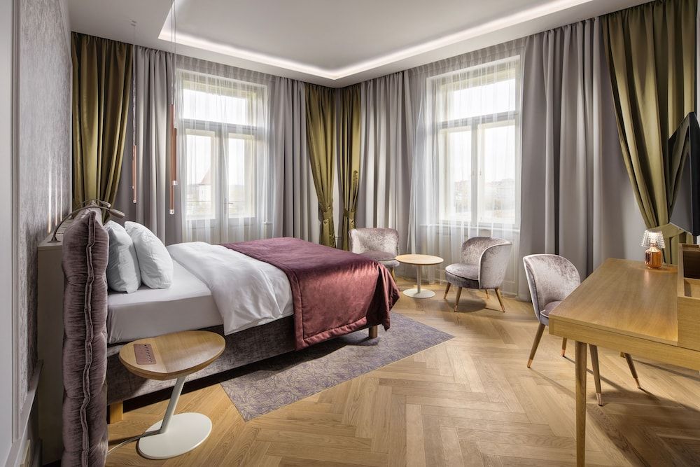 Mamaison Hotel Riverside Prague - Image 6