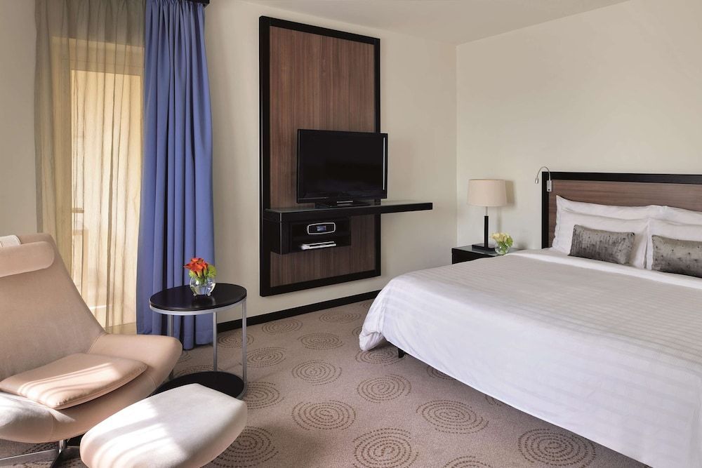 AVANI Deira Dubai Hotel - Image 10