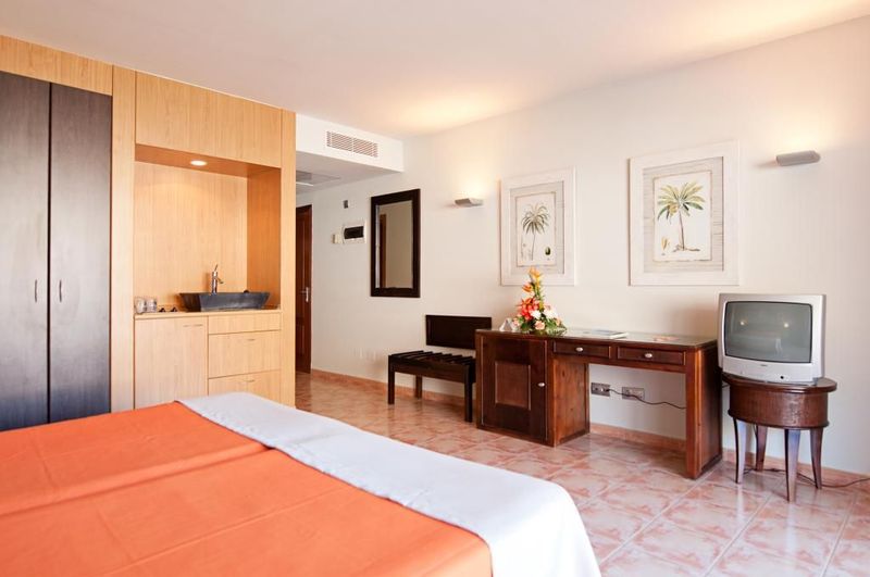 Hotel LIVVO Costa Taurito - Image 5