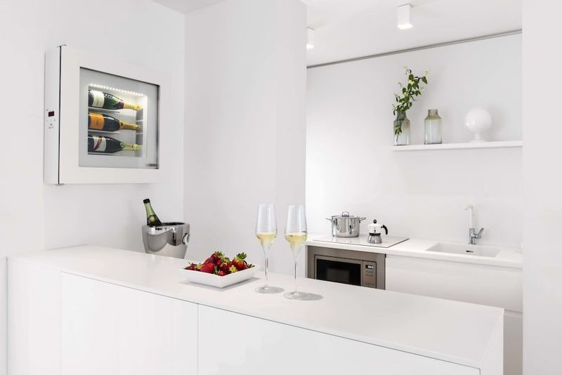 Dilman Luxury Stay & Lounge - Image 10