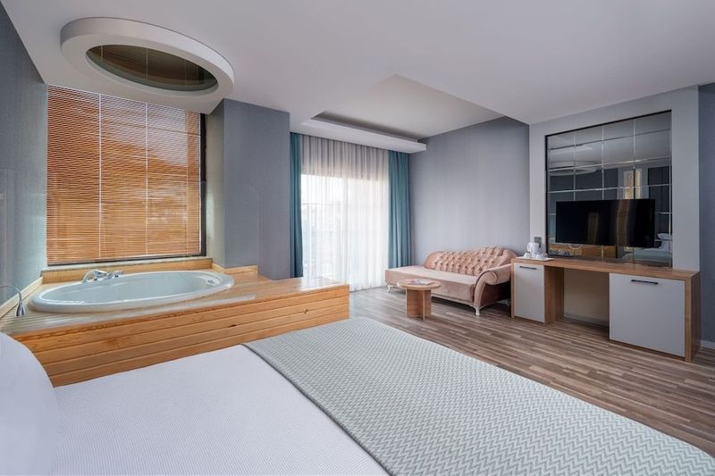Siam Elegance Hotels & Spa - Image 3