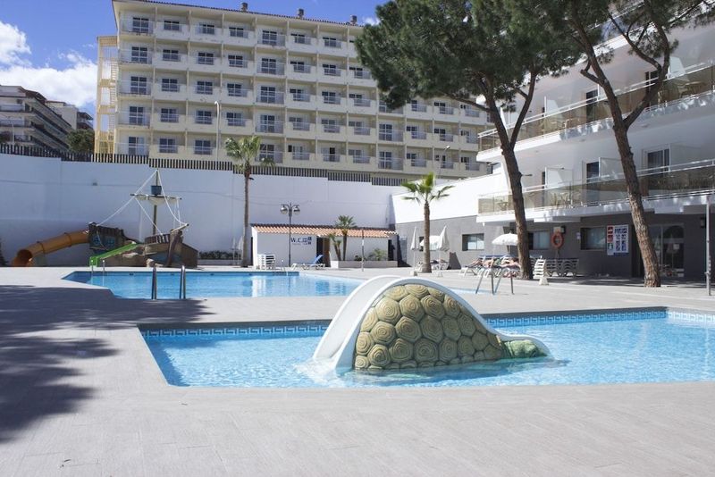 Hotel Oasis Park - Image 5