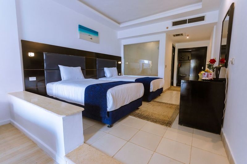 La Rosa Waves Resort - Image 7