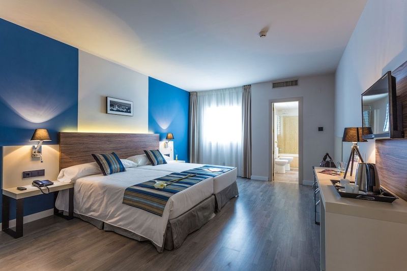 Urban Dream Granada Hotel - Image 10