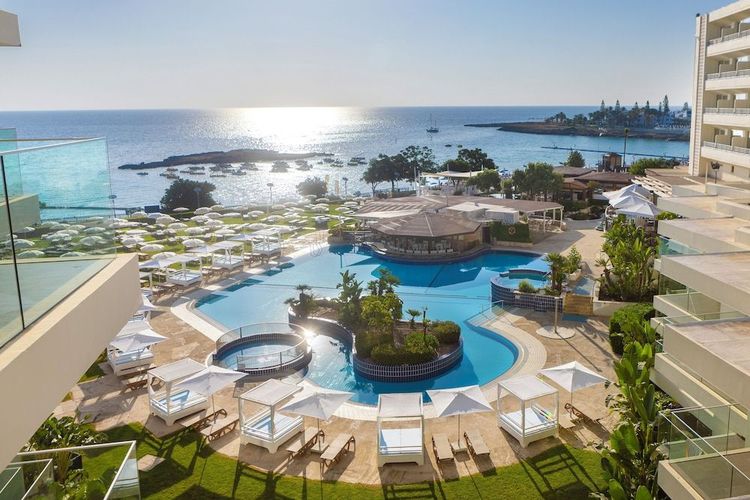 Stemning fra restauranten på Capo Bay Hotel