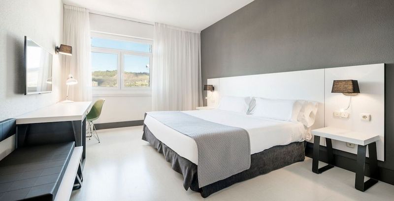 Hotel ILUNION Bilbao - Image 1