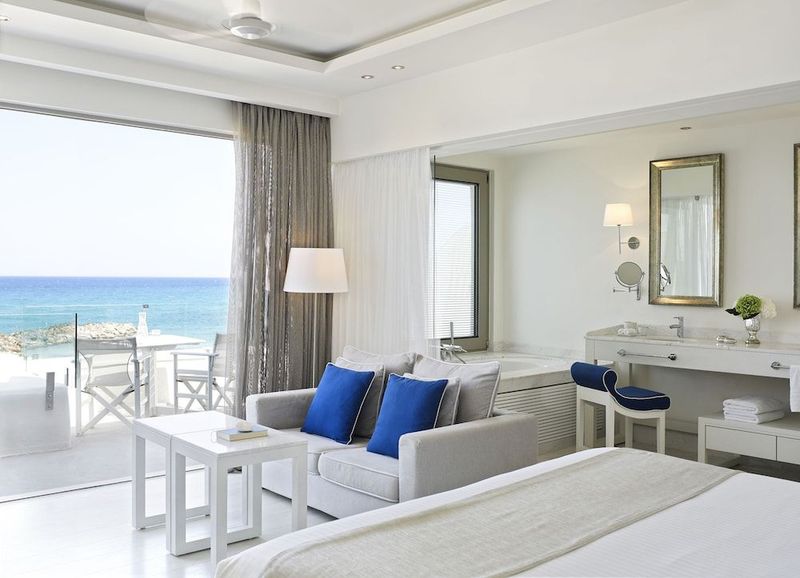 Knossos Beach Bungalows & Suites - Image 6