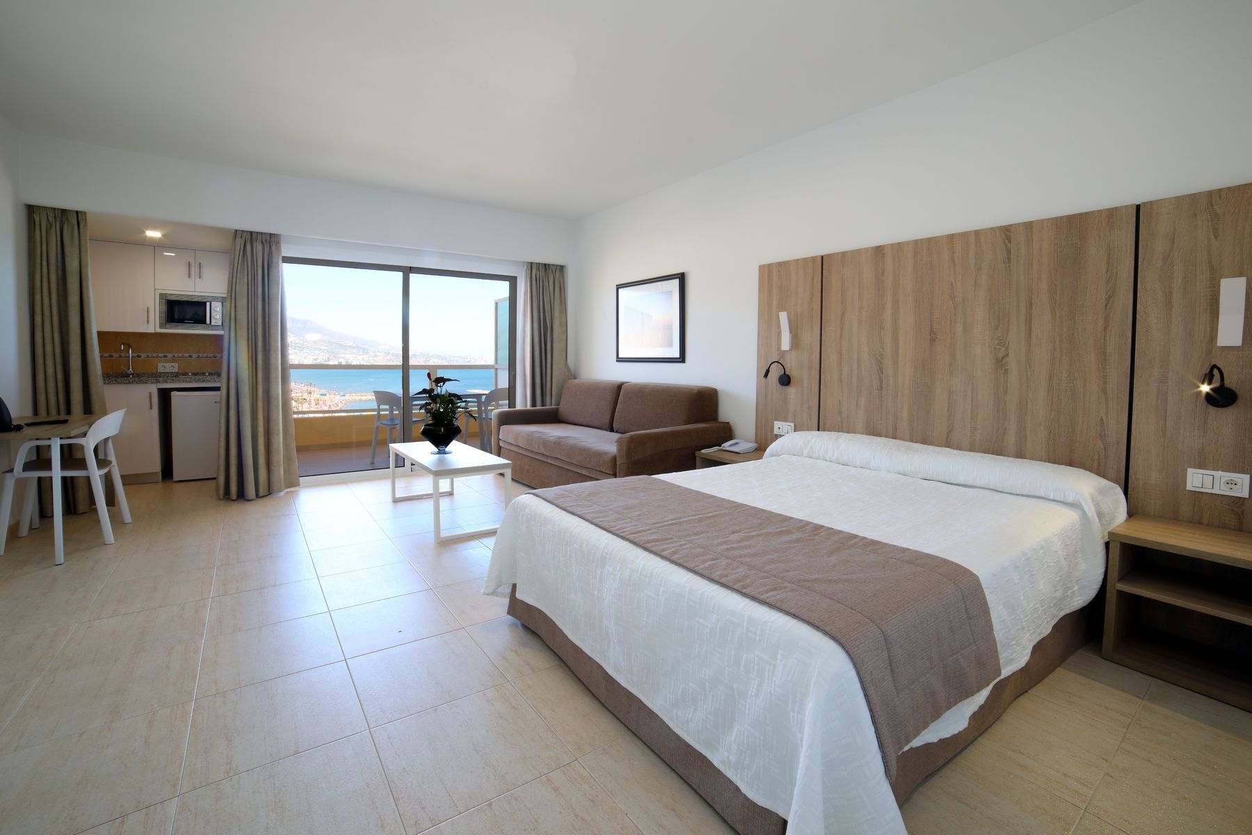Aparthotel PYR Fuengirola - Image 3