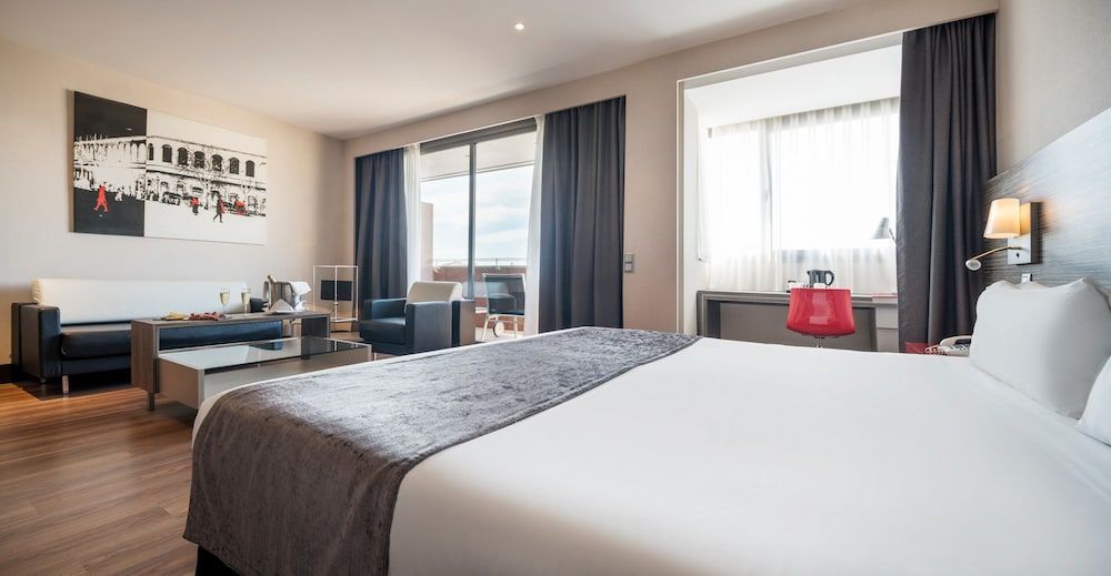 Hotel ILUNION Barcelona - Image 7