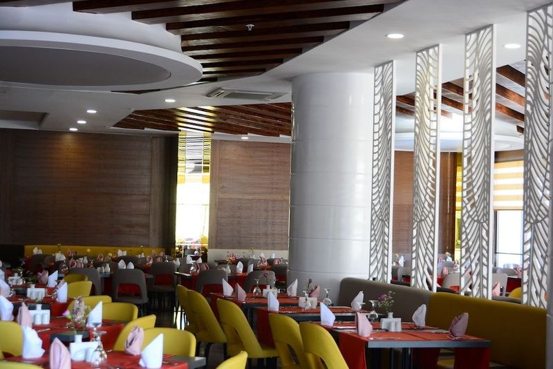 Glamour Resort & Spa - Image 9