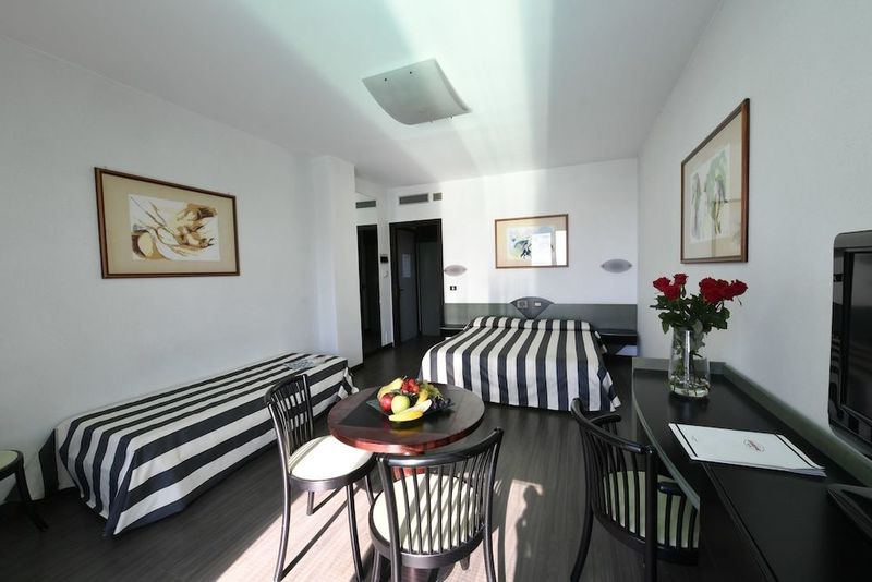 Hotel Europa - Image 4