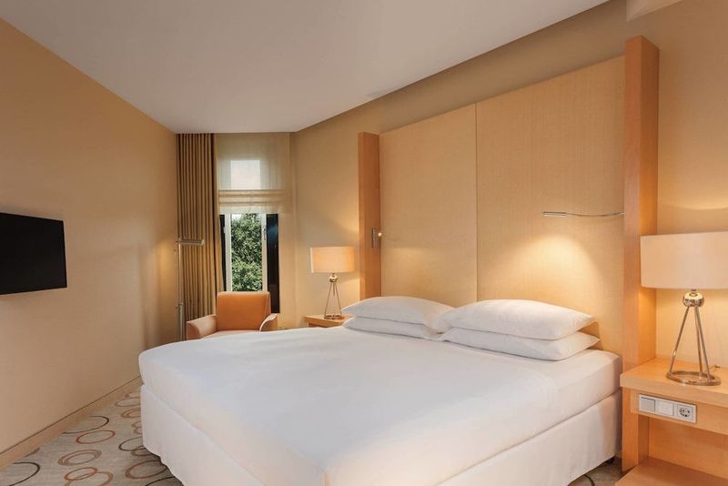 Sheraton Berlin Grand Hotel Esplanade - Image 4