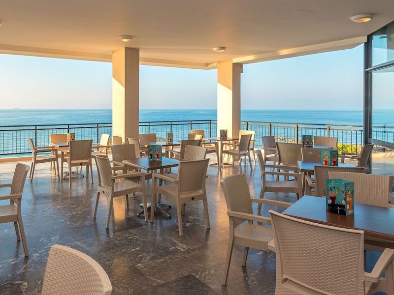 Themis Beach Hotel - Image 3