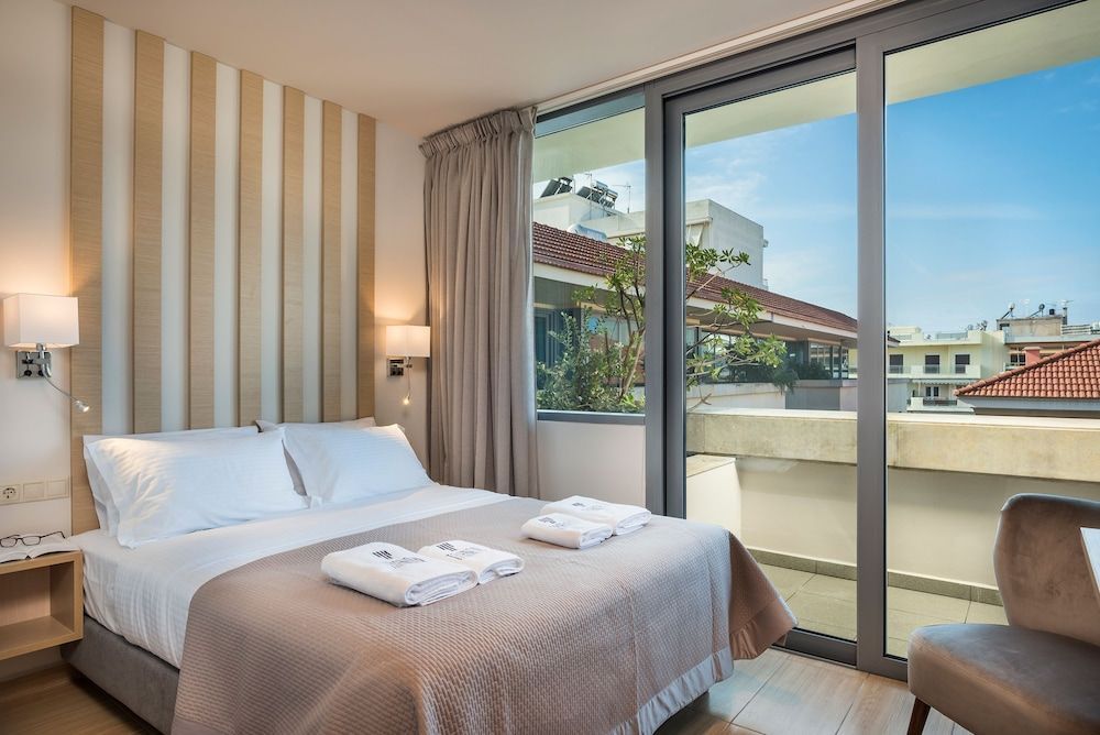 Trianon Luxury Apartments & Suites - Image 2
