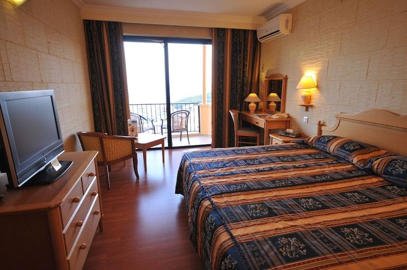 Grand Hotel Gozo - Image 4