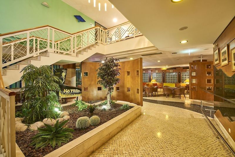 Oceanus Aparthotel - Image 8