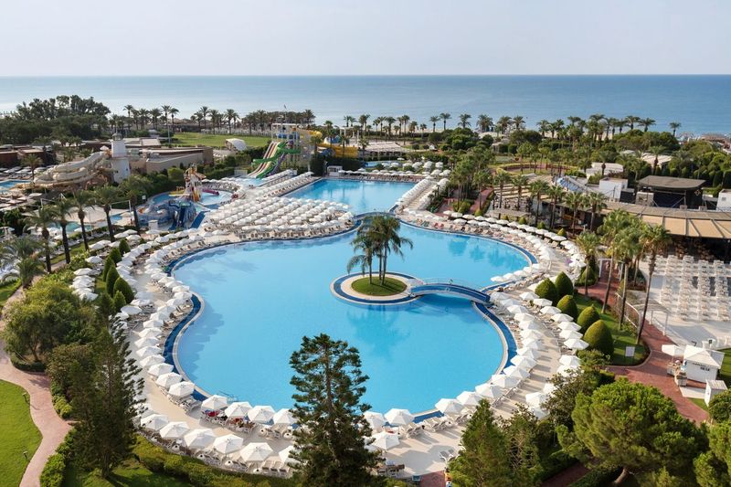 Miracle Resort Hotel - Image 4