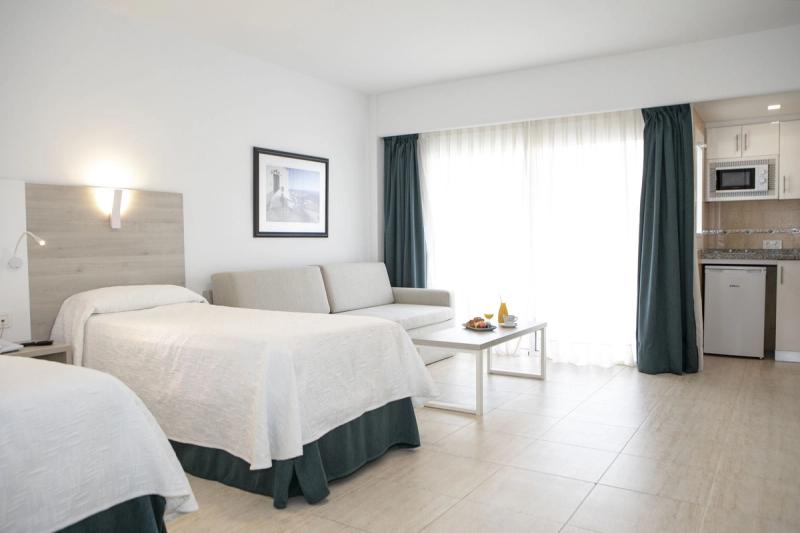 Aparthotel PYR Fuengirola - Image 10