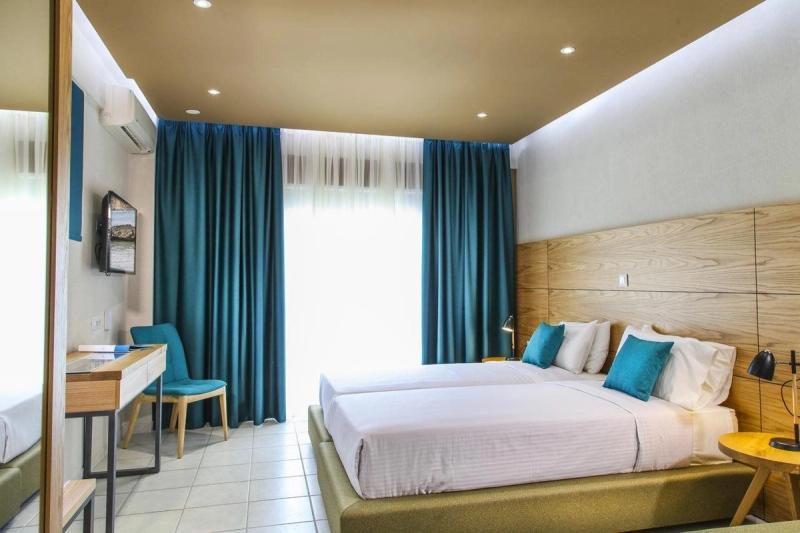 Royal Hotel and Suites - Image 2