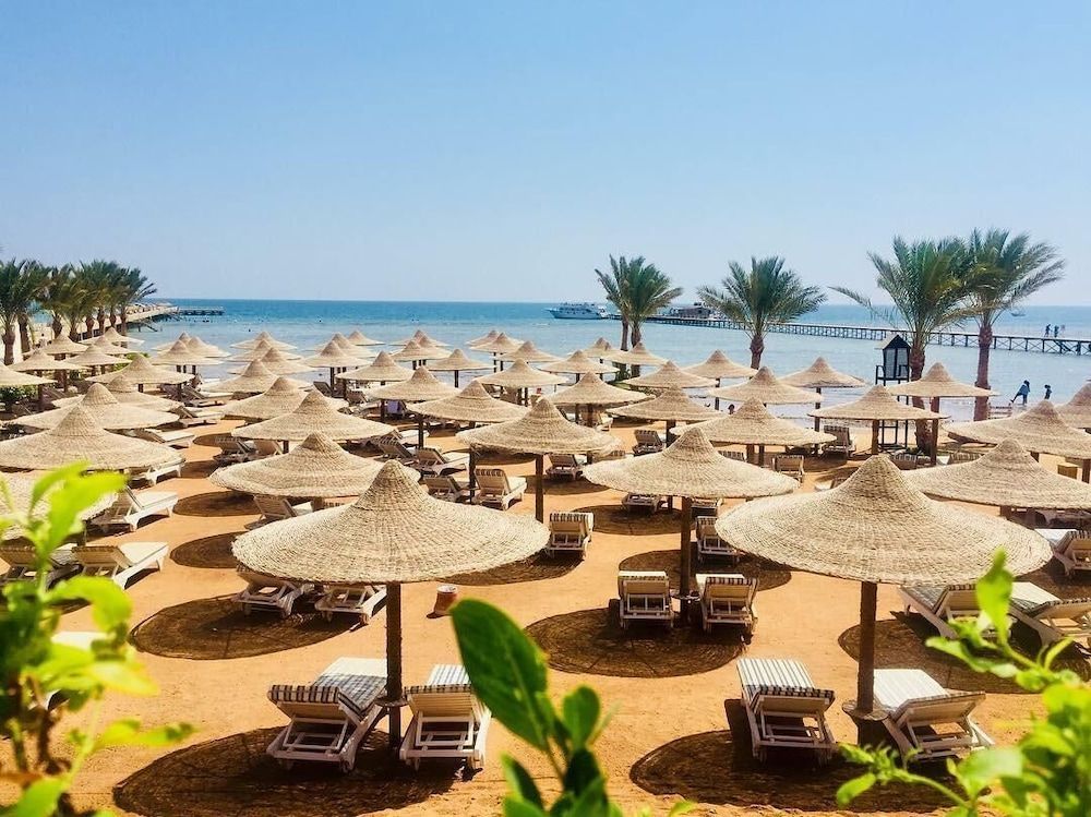 El Karma Aqua Beach Resort - Image 8