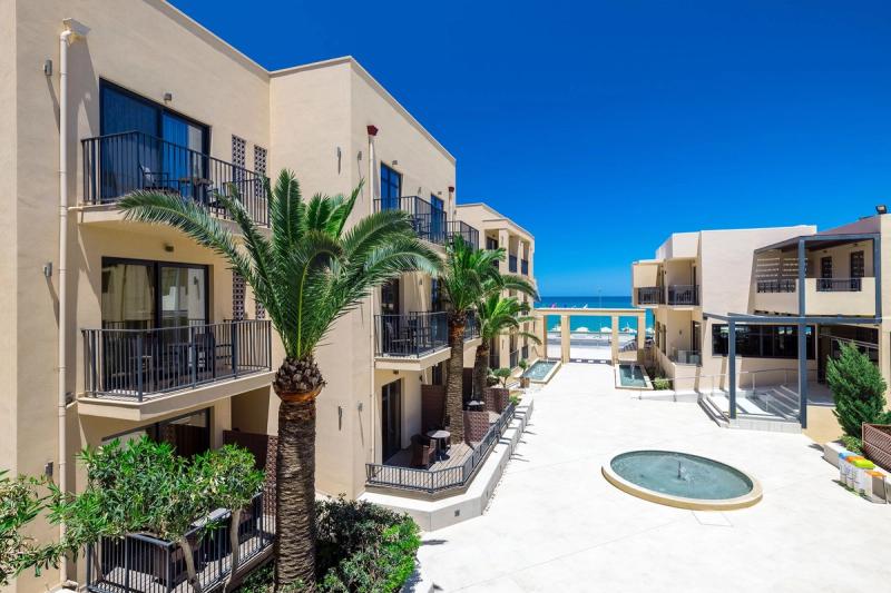 Atlantis Beach Hotel - Image 4