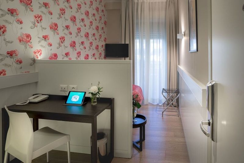 Villa Rosa Riviera - Image 3