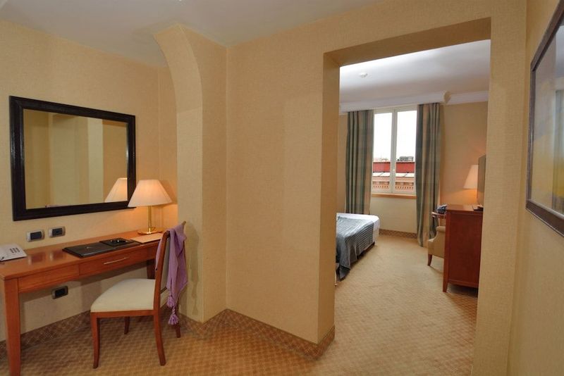LH Hotel Lloyd Rome - Image 9