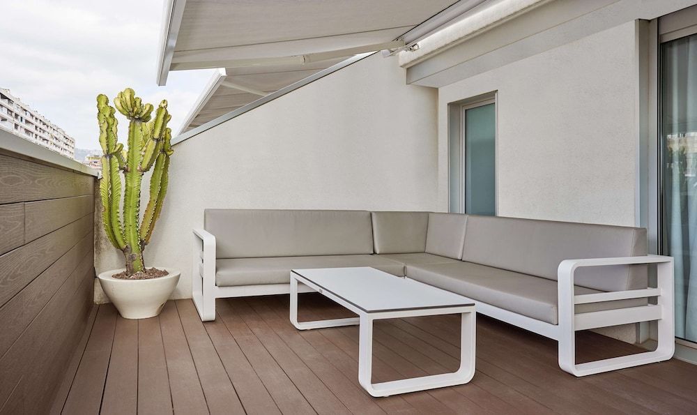 NH Sants Barcelona - Image 2