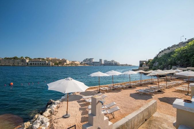 5-stjernet hotel i Valletta med en nærmest privat strand