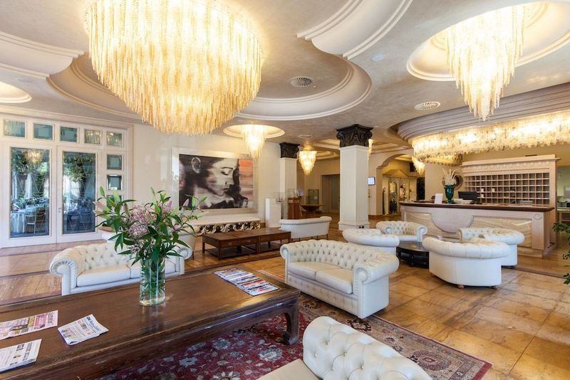 Palace Hotel - Image 7
