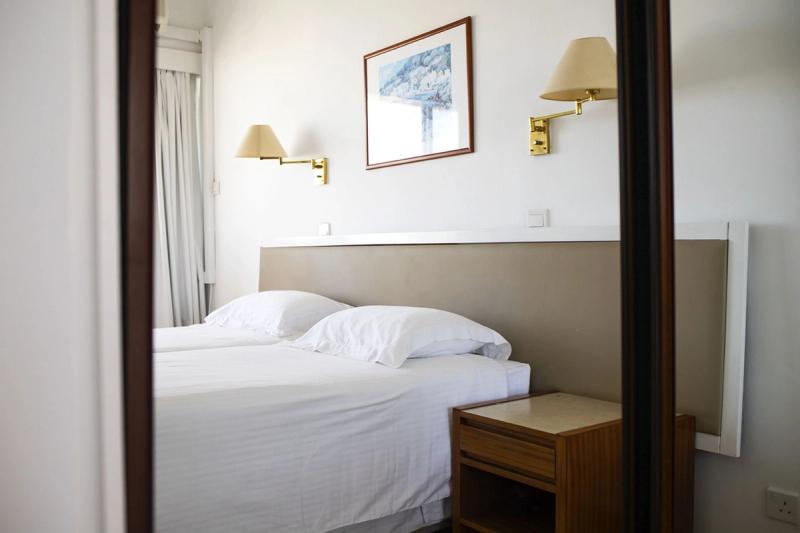 Sun Hall Beach Hotel Apts - Image 9