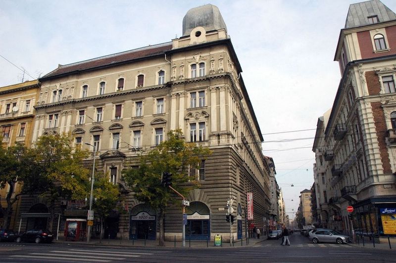 City Hotel Ring - Image 4