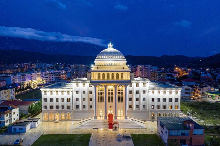 Hotel Colombo er et staselig hotell sentralt plassert i Berat i det sentrale Albania.