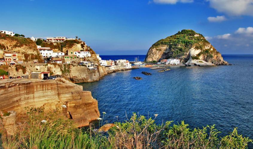 Utsikt över havet och Sant'Angelo på Ischia