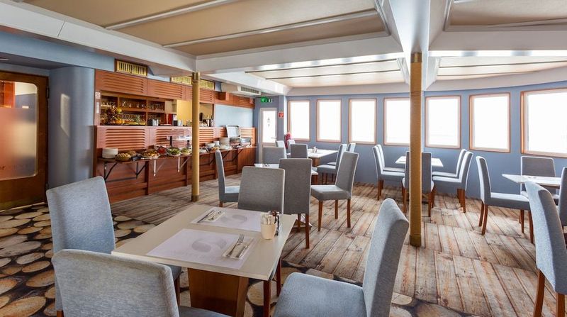 Grand Jules - Boat Hotel - Image 10