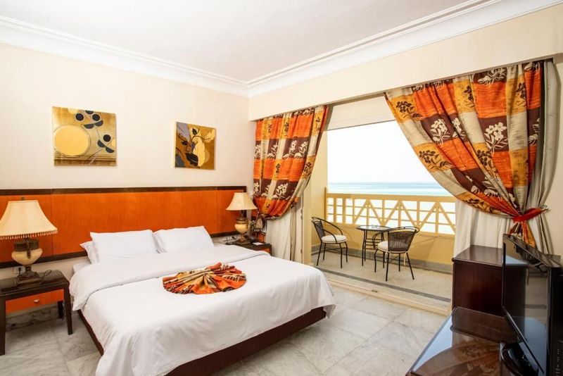 AMC Royal Hotel & Spa - Image 2