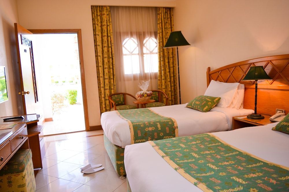 Dive Inn Resort - Image 2
