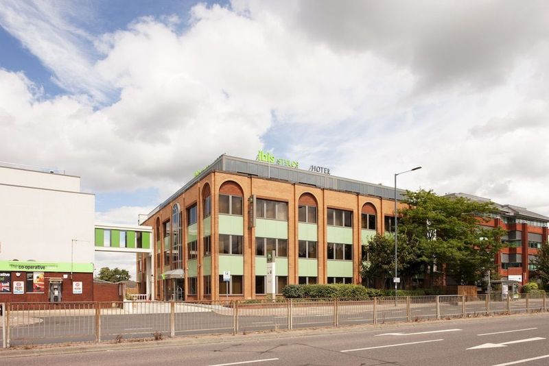 Ibis Styles London Heathrow Airport Hotel - Image 9