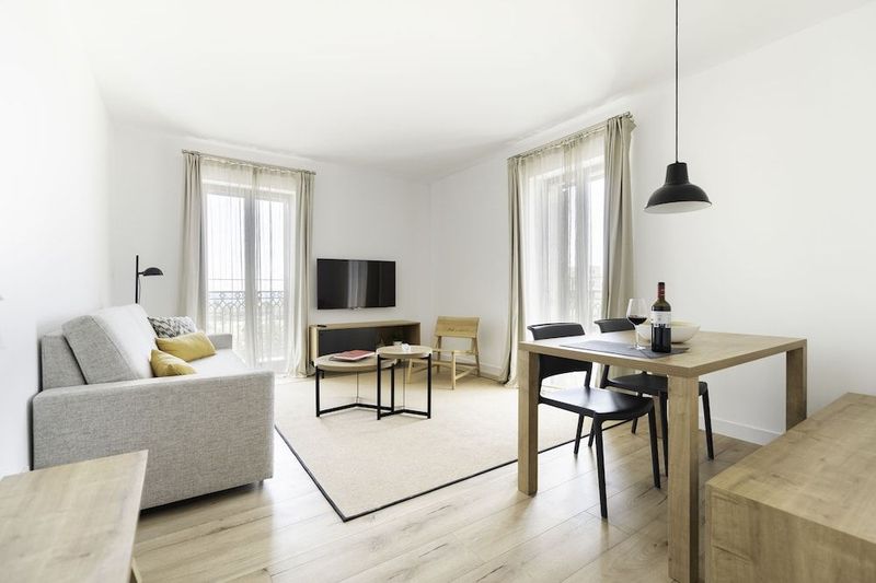 Port Plaza Apartments - Image 5