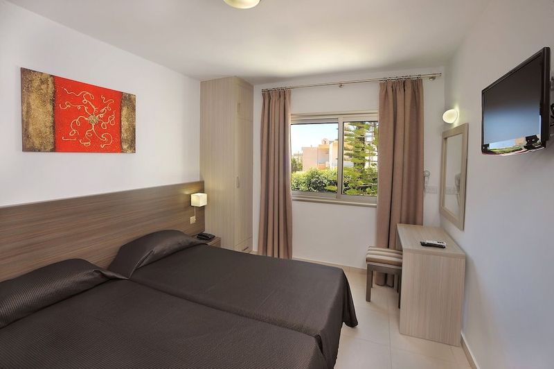 Petrosana Hotel Apts - Image 5