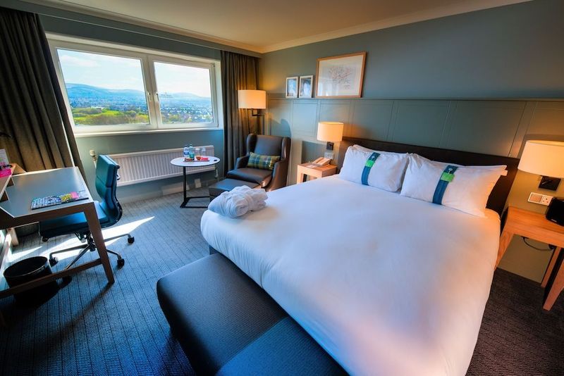 Holiday Inn Edinburgh - Image 8