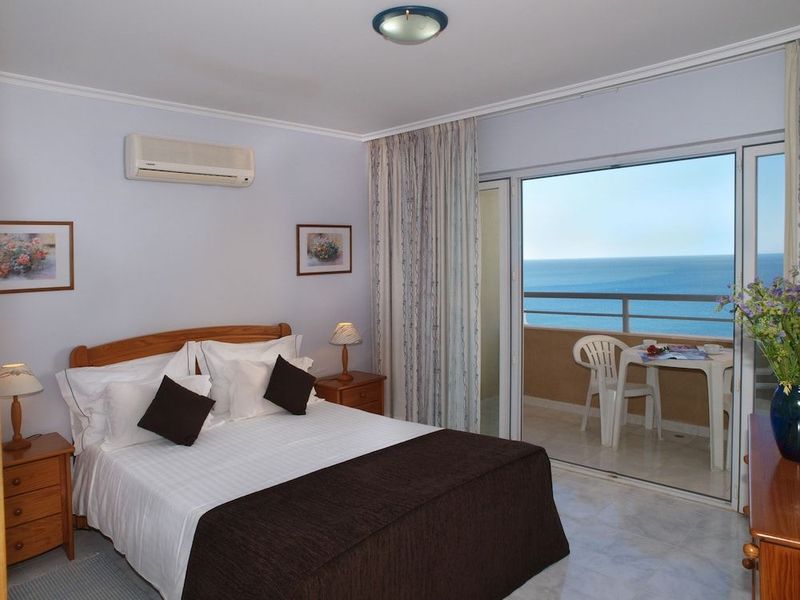 Apartamentos Jardins da Rocha - Image 2