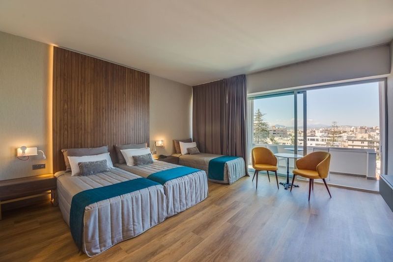 Sun Hall Hotel - Image 5